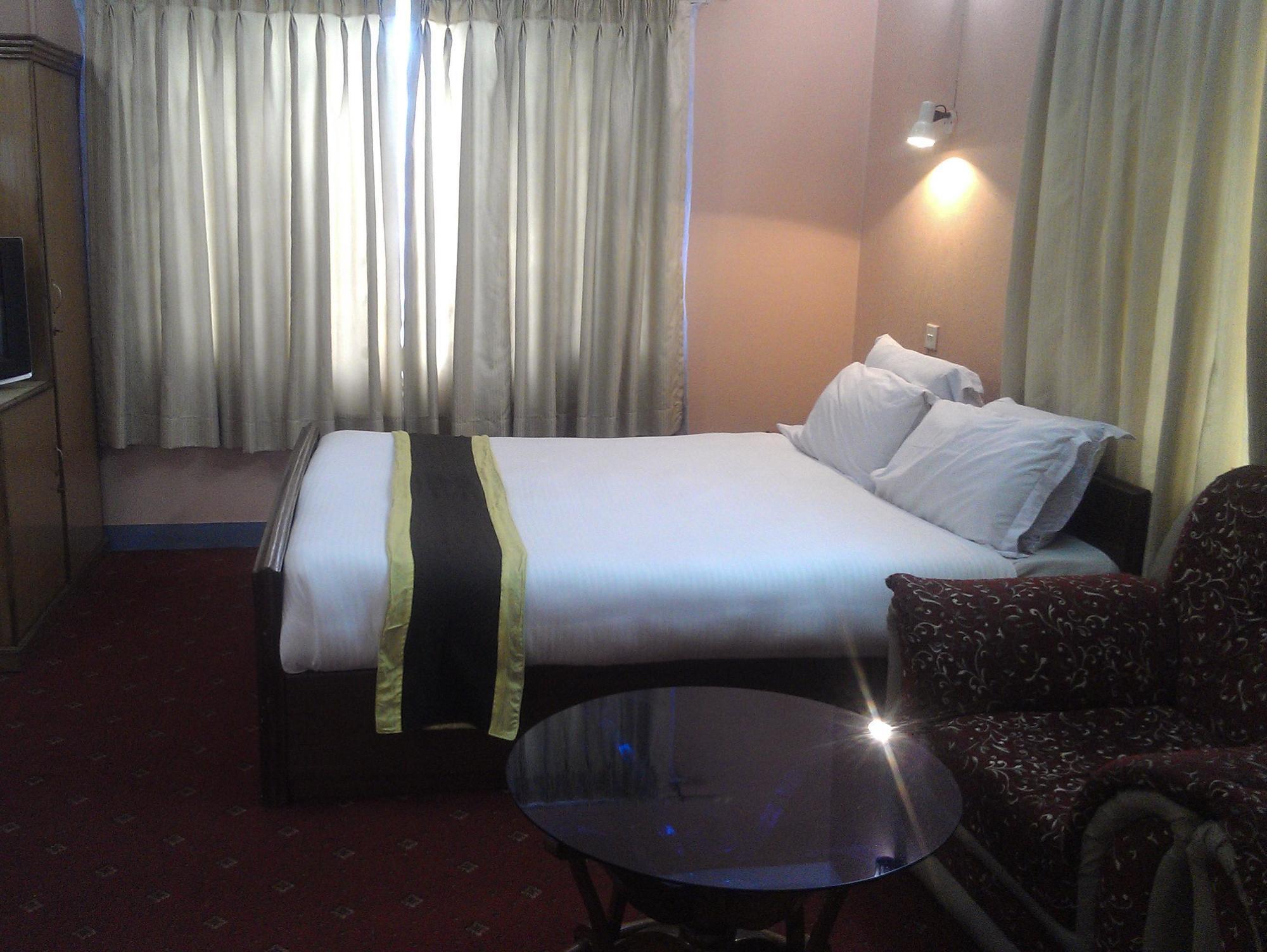 Amar Hotel Kathmandu Bagian luar foto